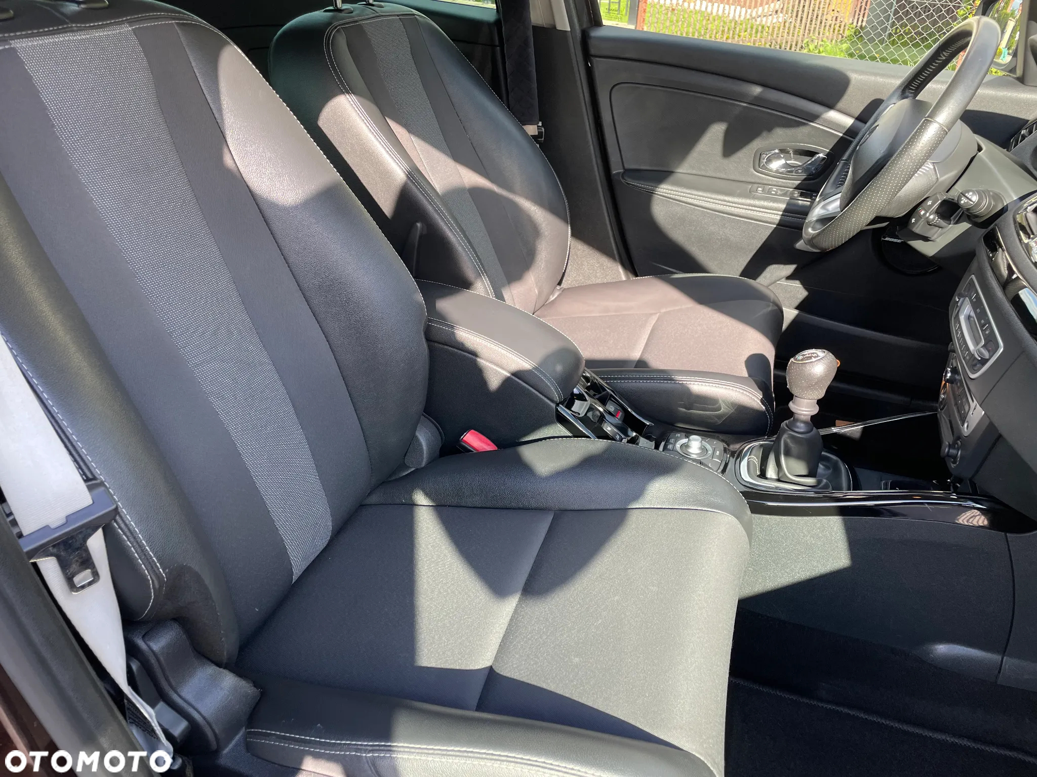 Renault Megane ENERGY TCe 115 Start & Stop Paris Business - 24