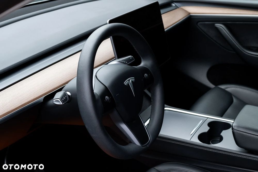 Tesla Model Y - 21