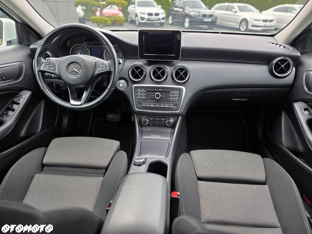 Mercedes-Benz GLA 180 7G-DCT Style - 27