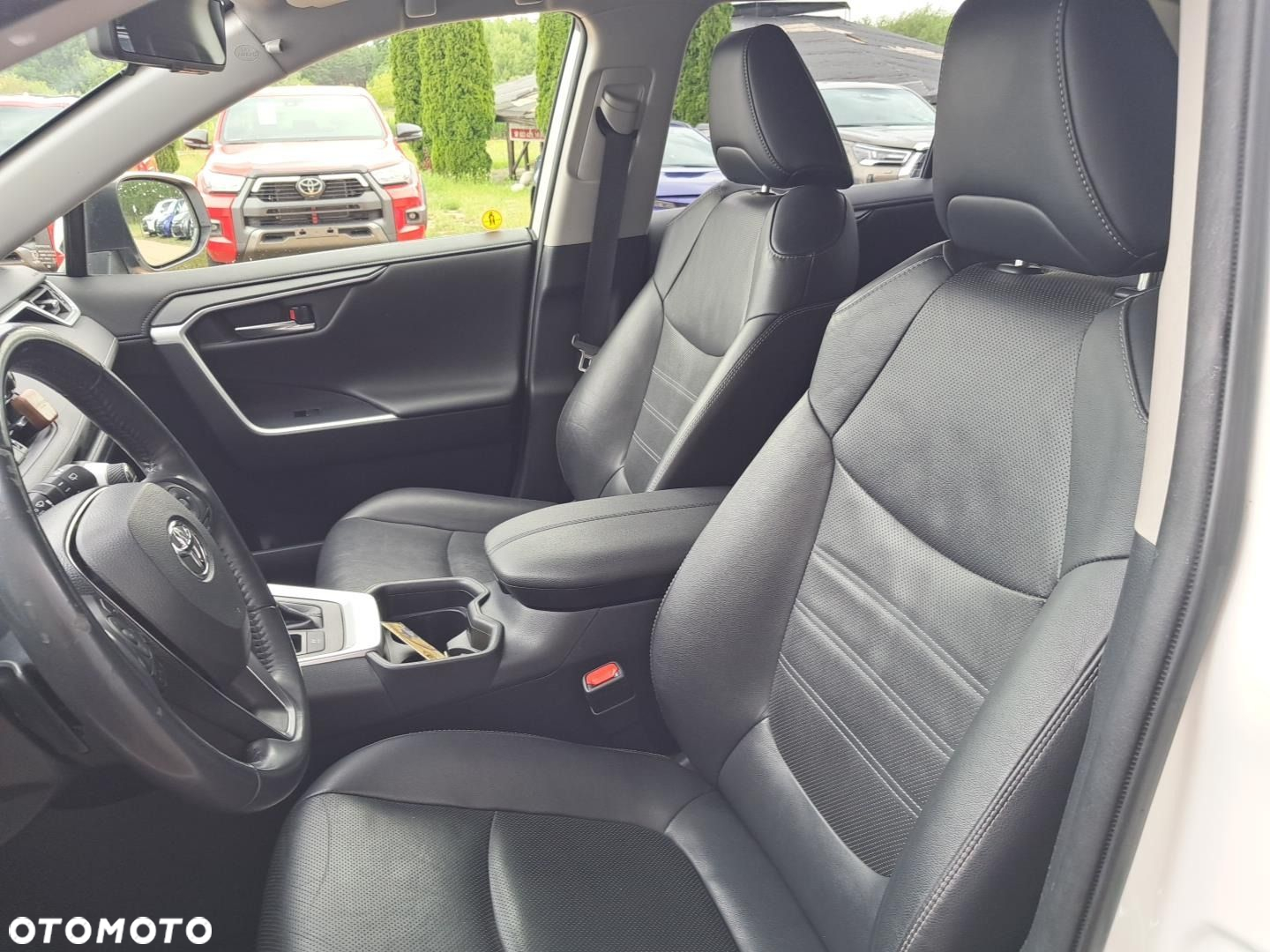 Toyota RAV4 - 10