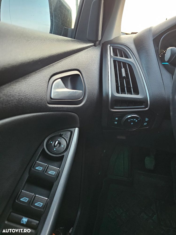 FORD Focus 2011 — imagine 13