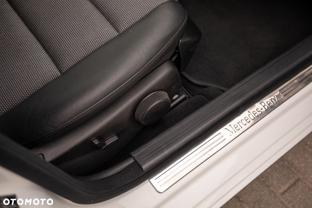 Mercedes-Benz Klasa C 180 (BlueEFFICIENCY) Avantgarde - 22