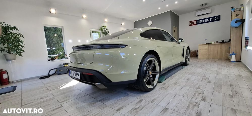 Porsche Taycan GTS - 24