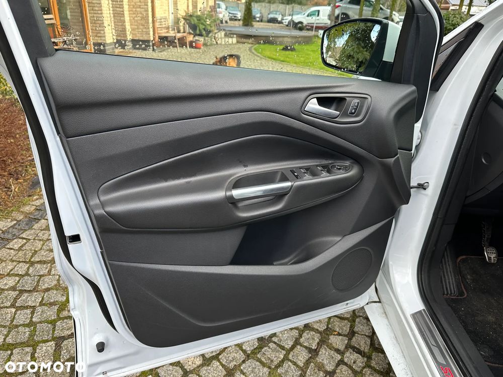 Ford Kuga 1.5 EcoBoost 2x4 ST-Line - 16