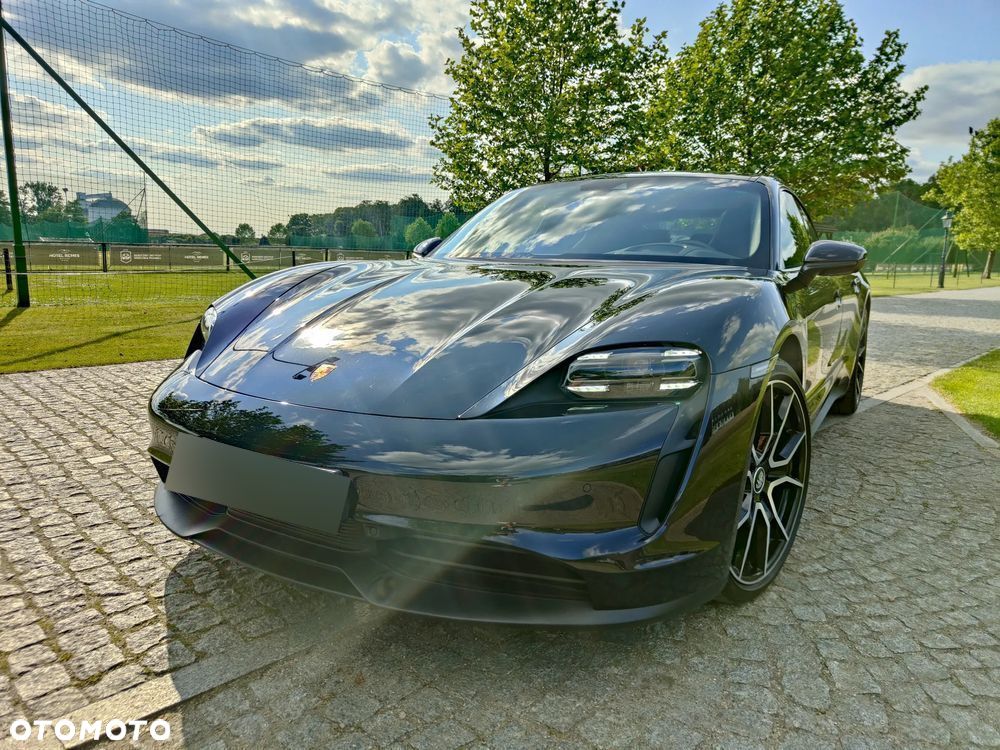 Porsche Taycan Performance Plus - 10