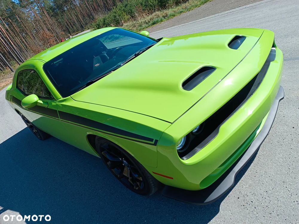 Dodge Challenger - 8