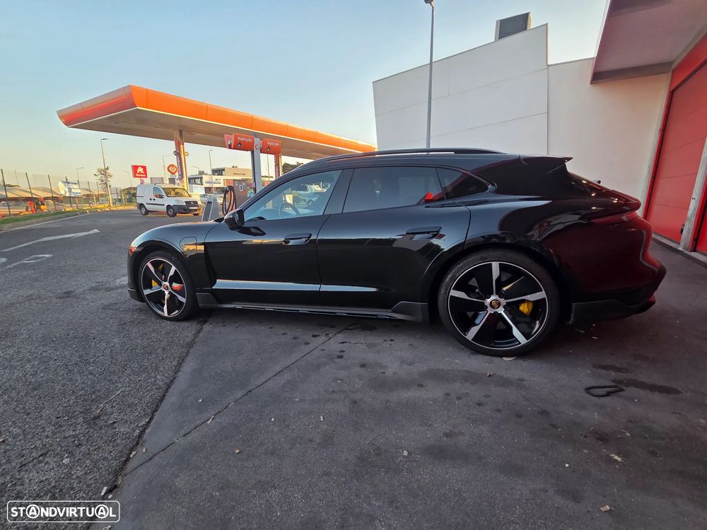 Porsche Taycan Cross Turismo Turbo S - 3