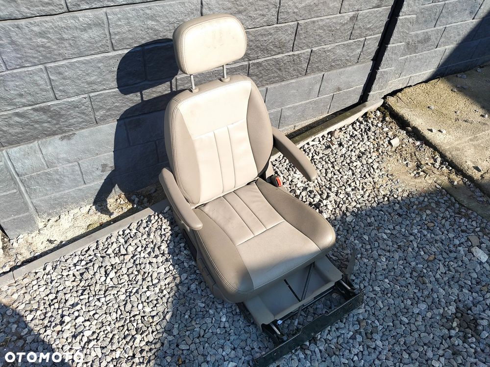 FOTEL DO CIĄGNIKA SKÓRZANY - 4