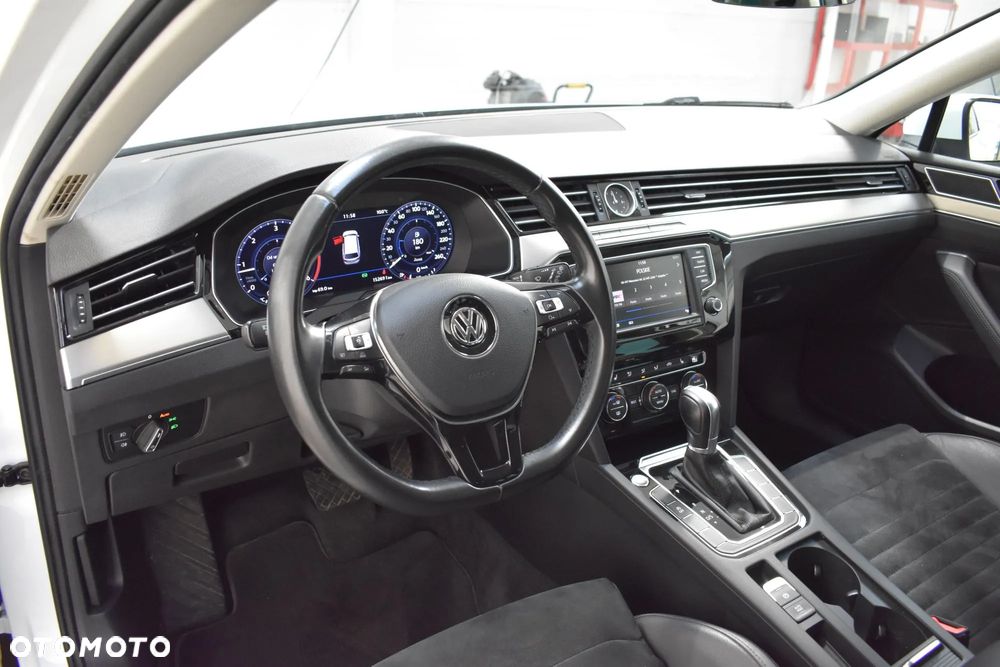 Volkswagen Passat Variant 2.0 TDI DSG (BlueMotion Technology) Highline - 23