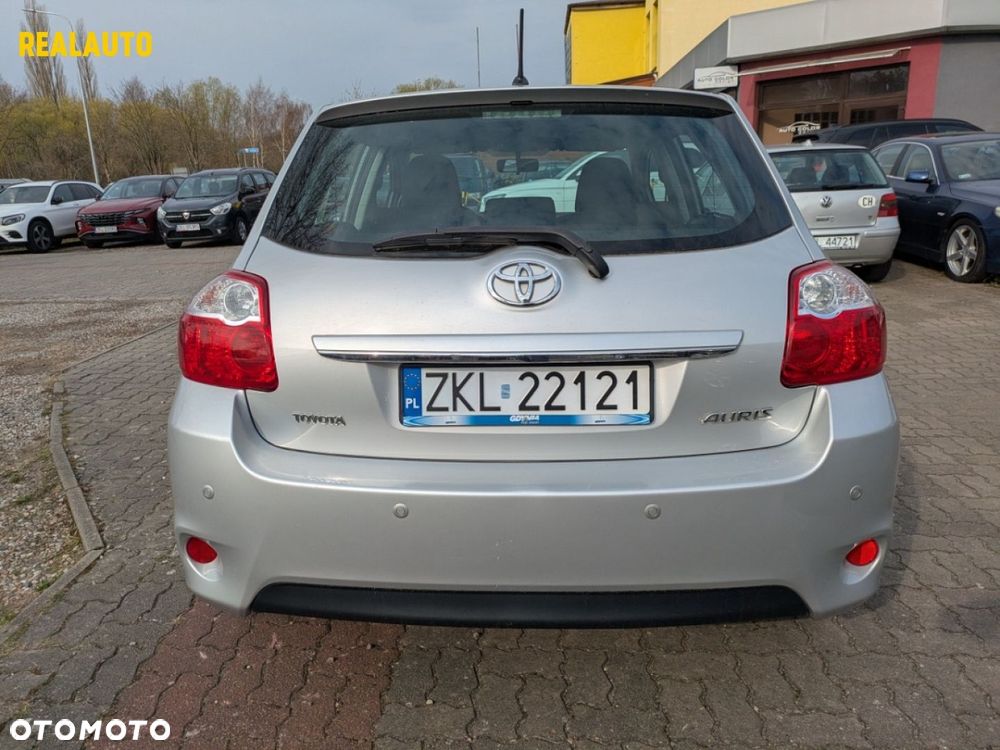 Toyota Auris - 13