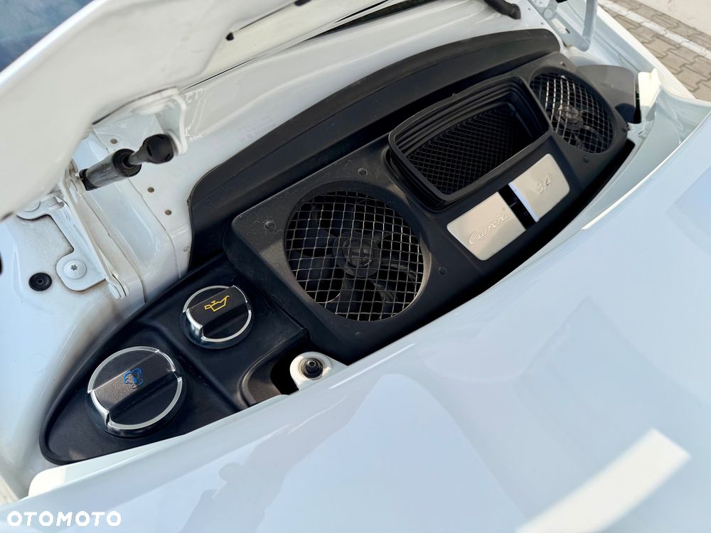 Porsche 911 Carrera - 15