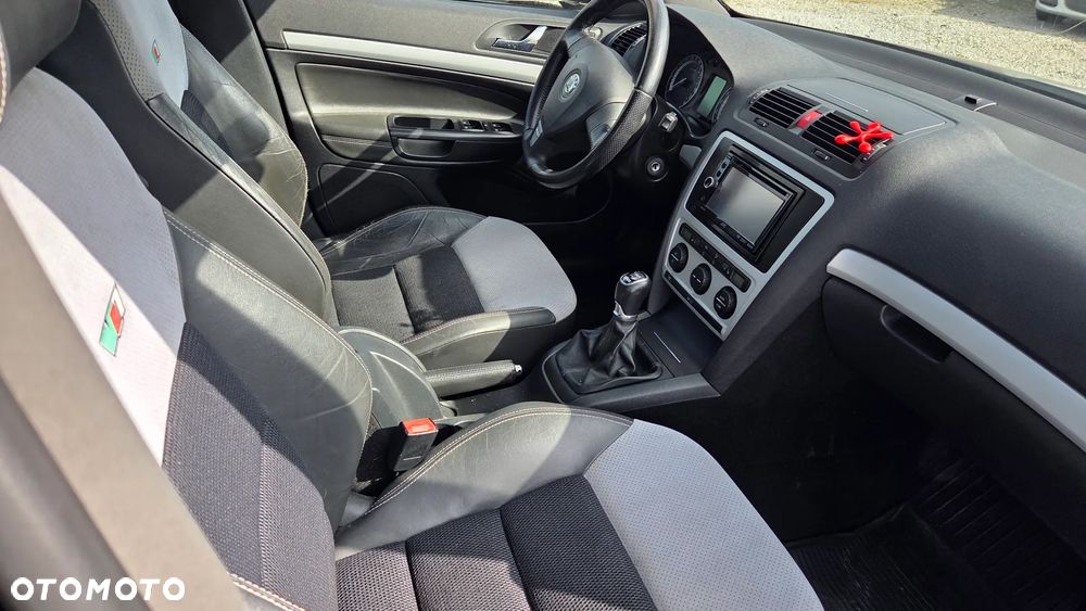 Skoda Octavia 2.0 TSI RS - 15