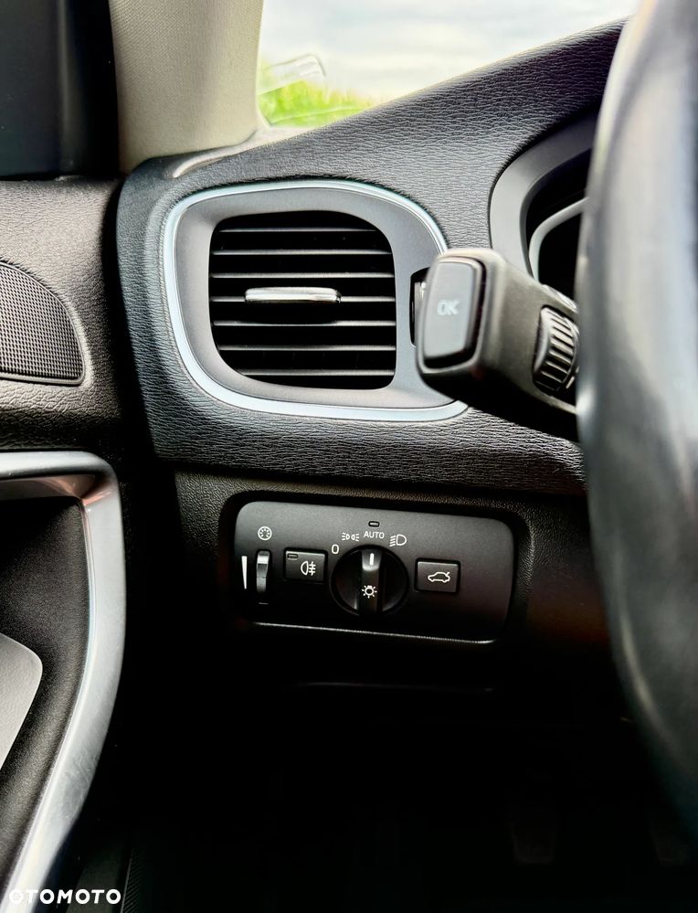 Volvo V40 T2 Momentum - 9