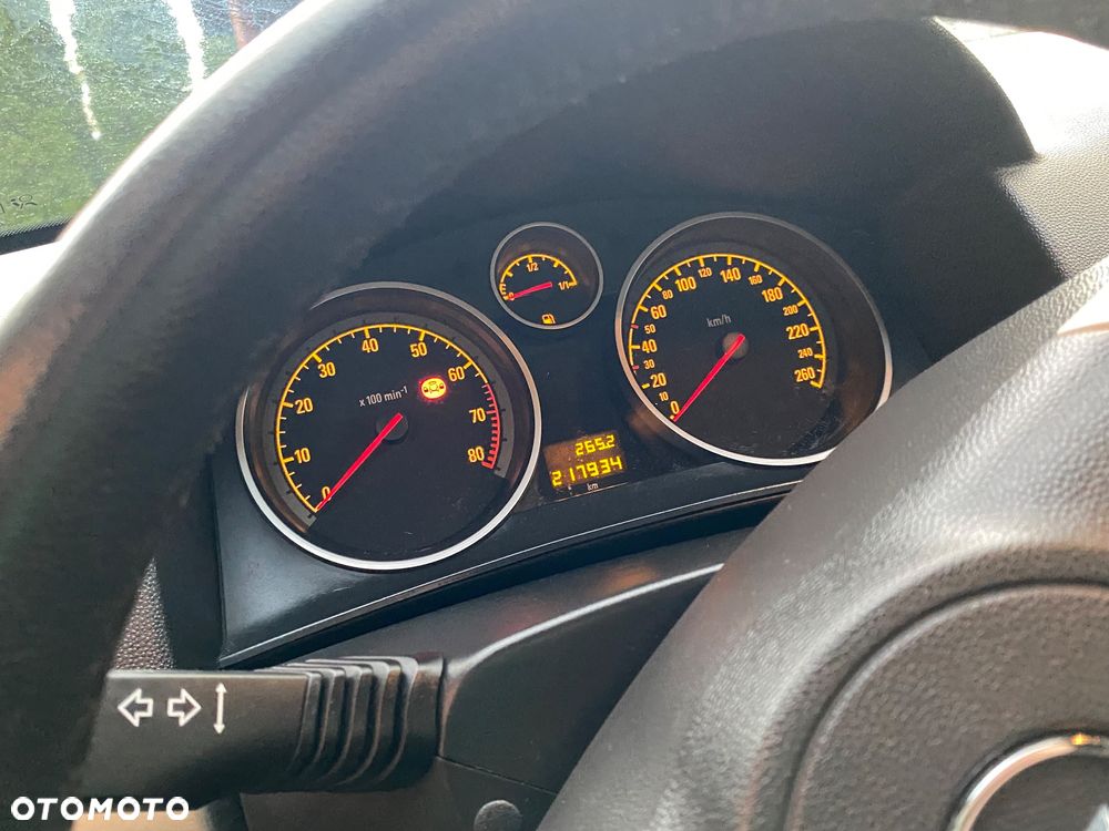 Opel Astra GTC 1.6 - 9