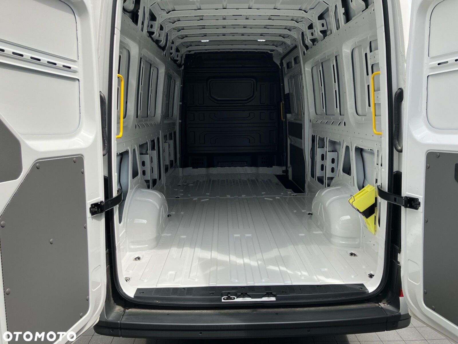 Volkswagen Crafter 35 2.0 TDI L4H3 4490 177 KM - 19