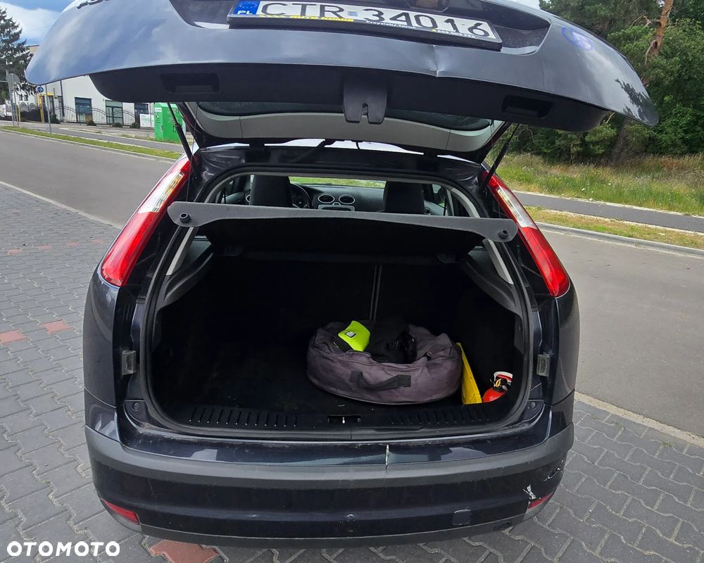 Ford Focus 1.6 16V Ambiente - 16