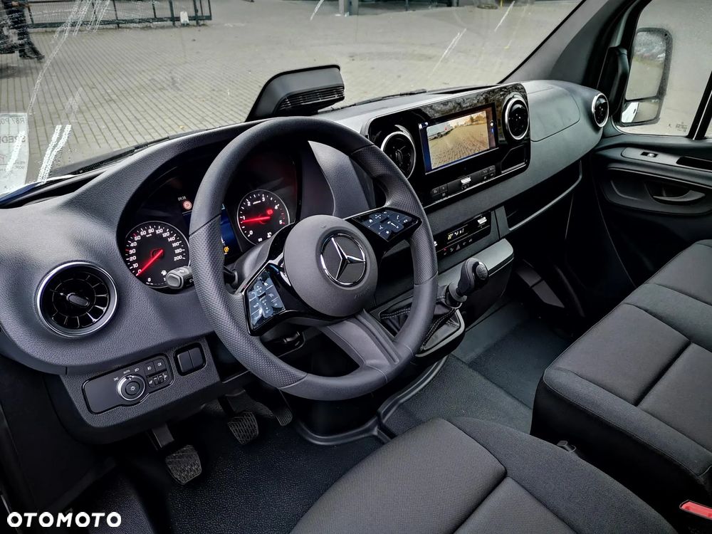 Mercedes-Benz Sprinter - 10