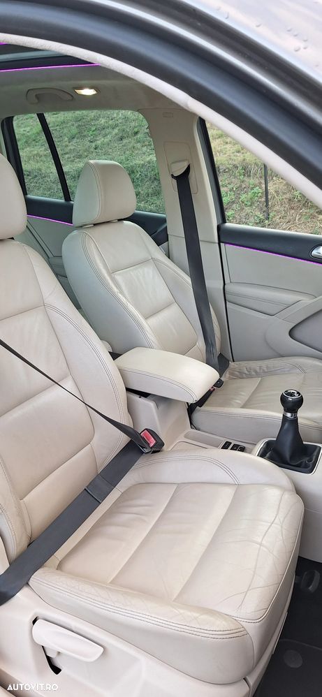 Volkswagen Tiguan 2.0 TDI DPF BlueMotion Technology Sport & Style - 13