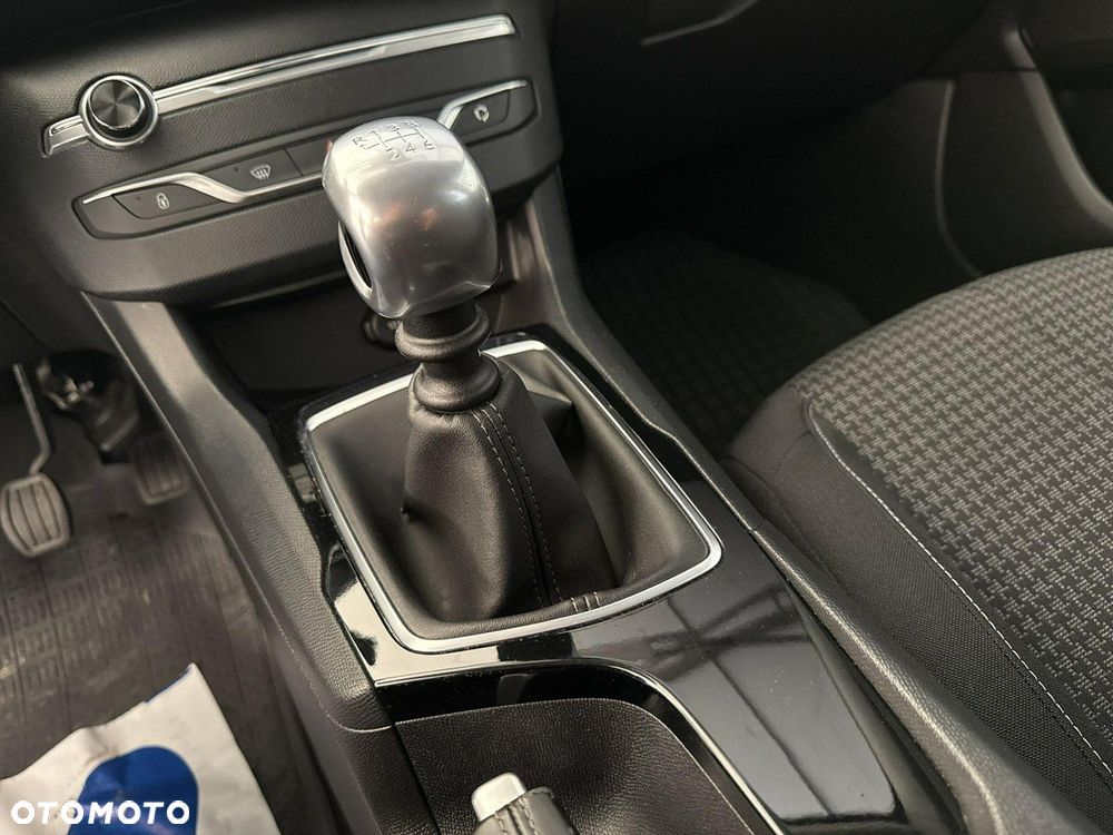 Peugeot 308 - 16