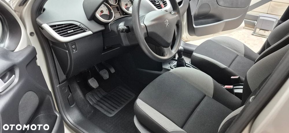 Peugeot 207 1.4 16V Trendy - 14