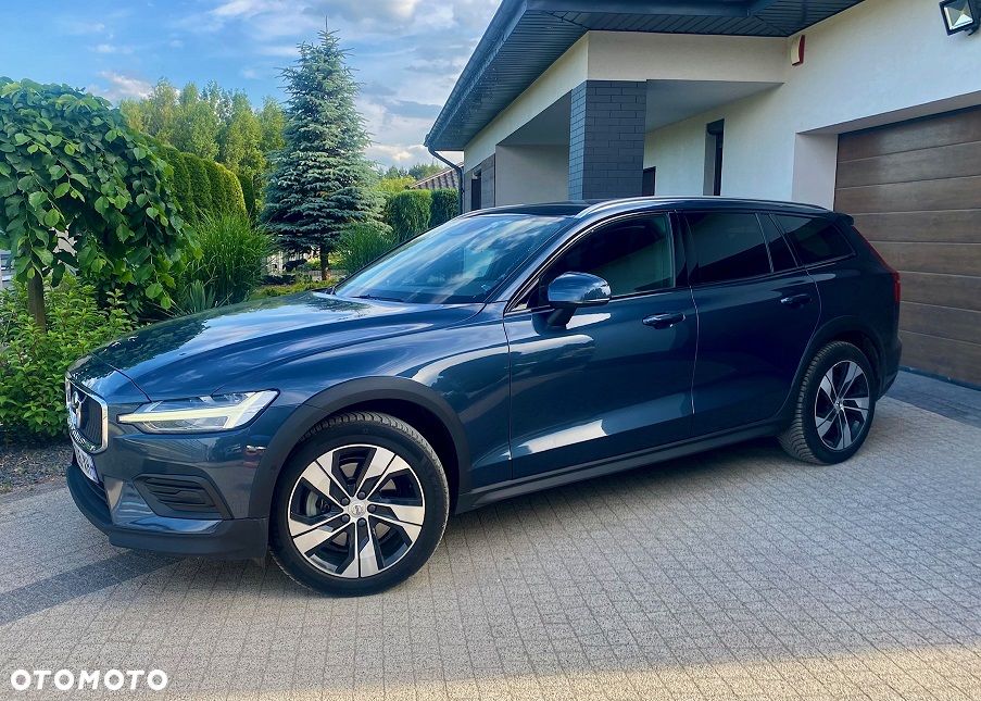 Volvo V60 Cross Country B4 D AWD Ultimate - 3