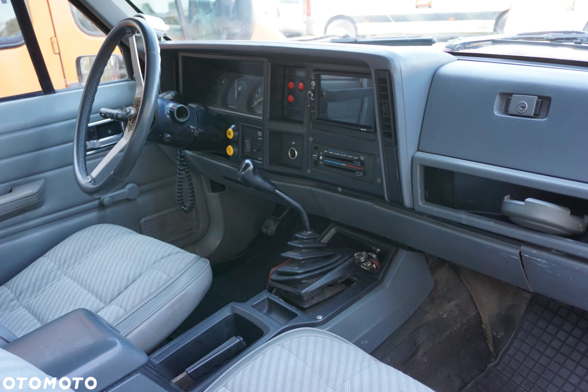 Jeep Cherokee - 14
