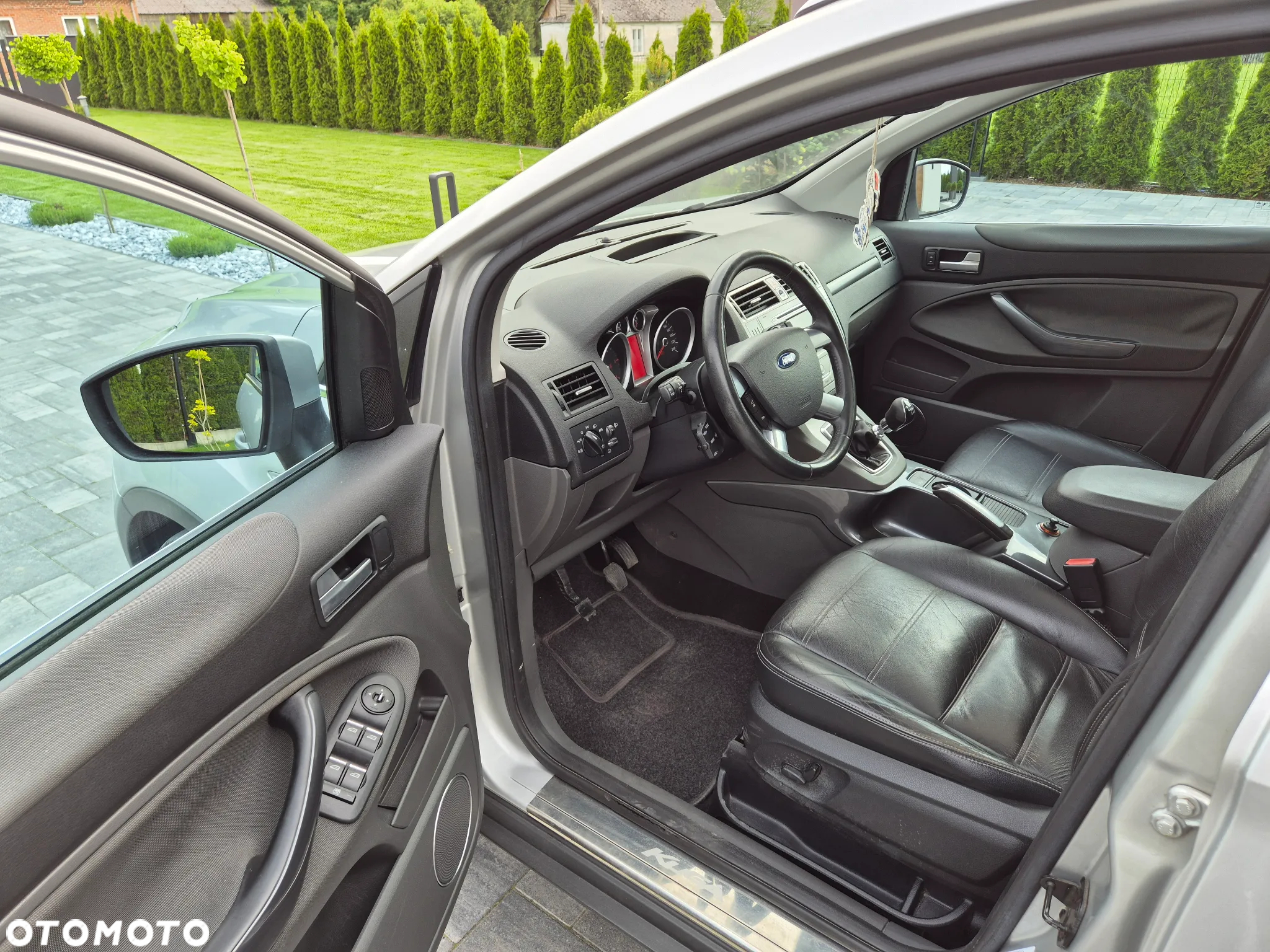 Ford Kuga 2.0 TDCi 2x4 Titanium - 6