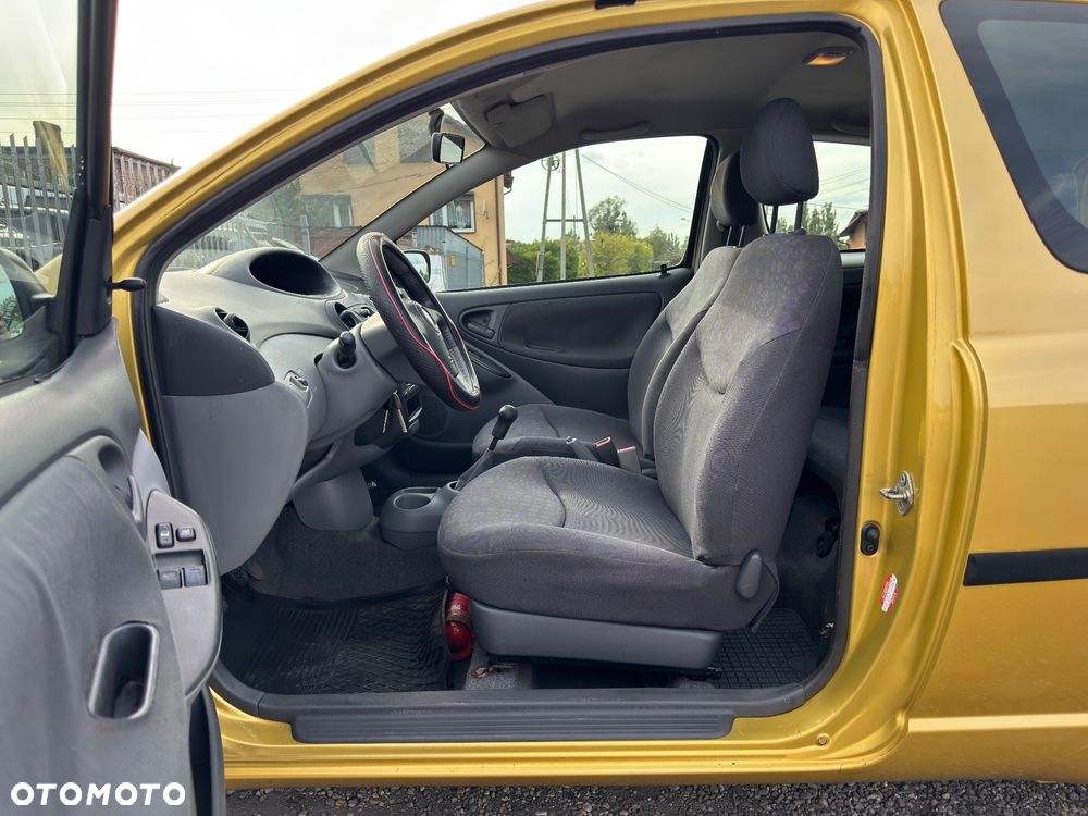 Toyota Yaris 1.0 Luna - 17