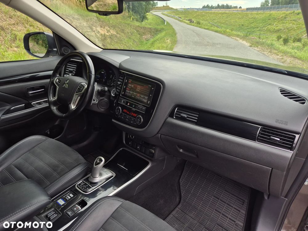 Mitsubishi Outlander - 25