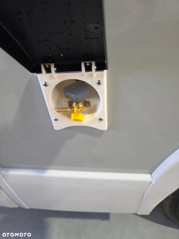 McLOUIS SLIM 339 UKŁAD ŁÓŻEK NIEMIECKICH GARAZ 6,69M 2.0 4 OSOBOWY - 20