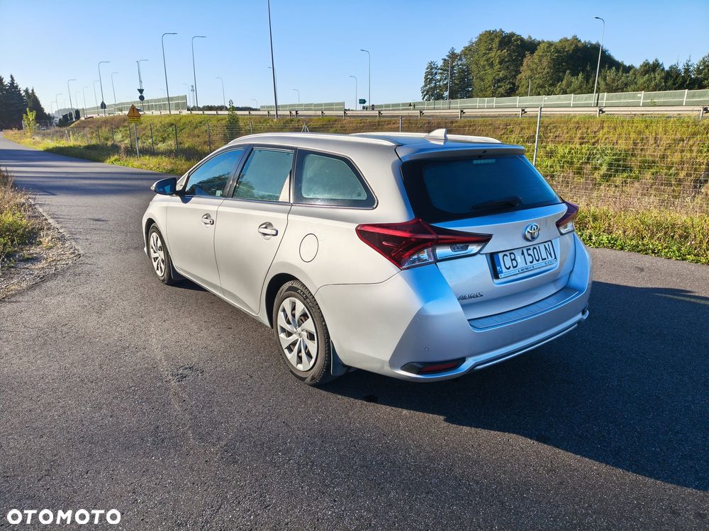Toyota Auris 2016 photo 3