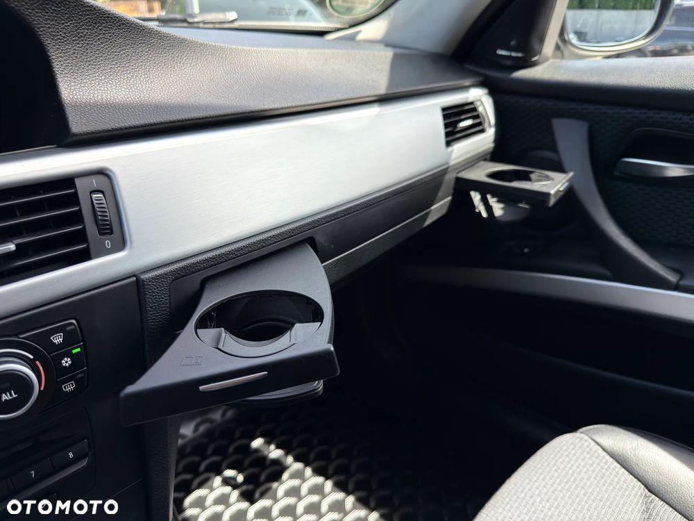 BMW Seria 3 320d xDrive DPF Edition Lifestyle - 33