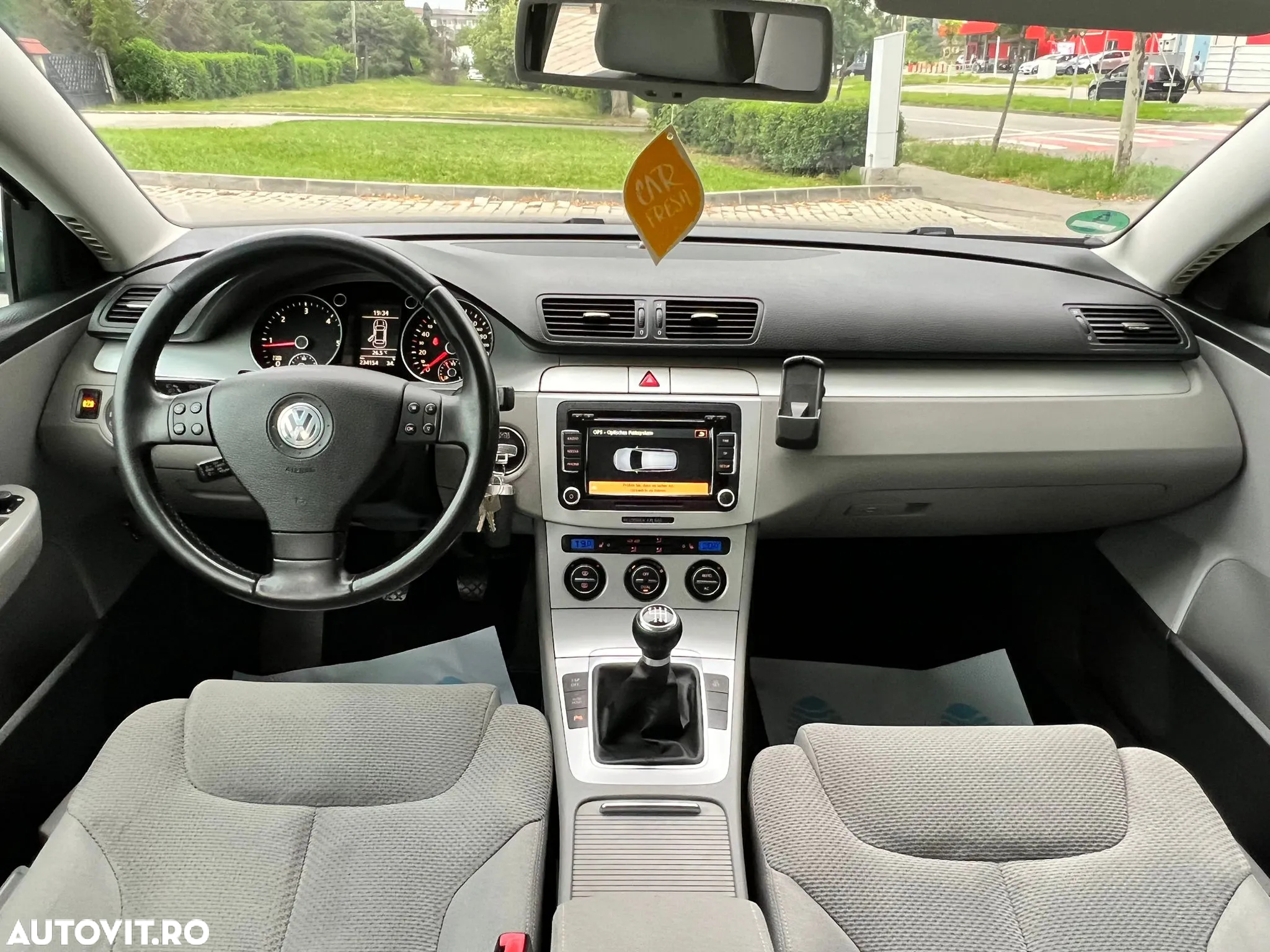 Volkswagen Passat Variant 2.0 TDI BlueMotion Technology DPF Comfortline - 16