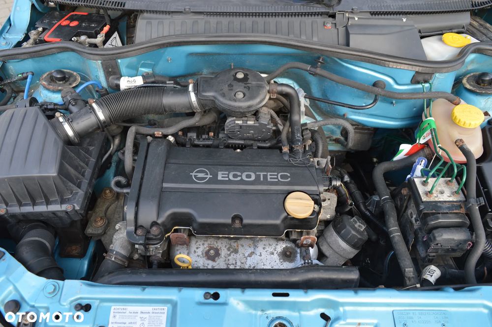 Opel Corsa 1.2 16V Cosmo - 17