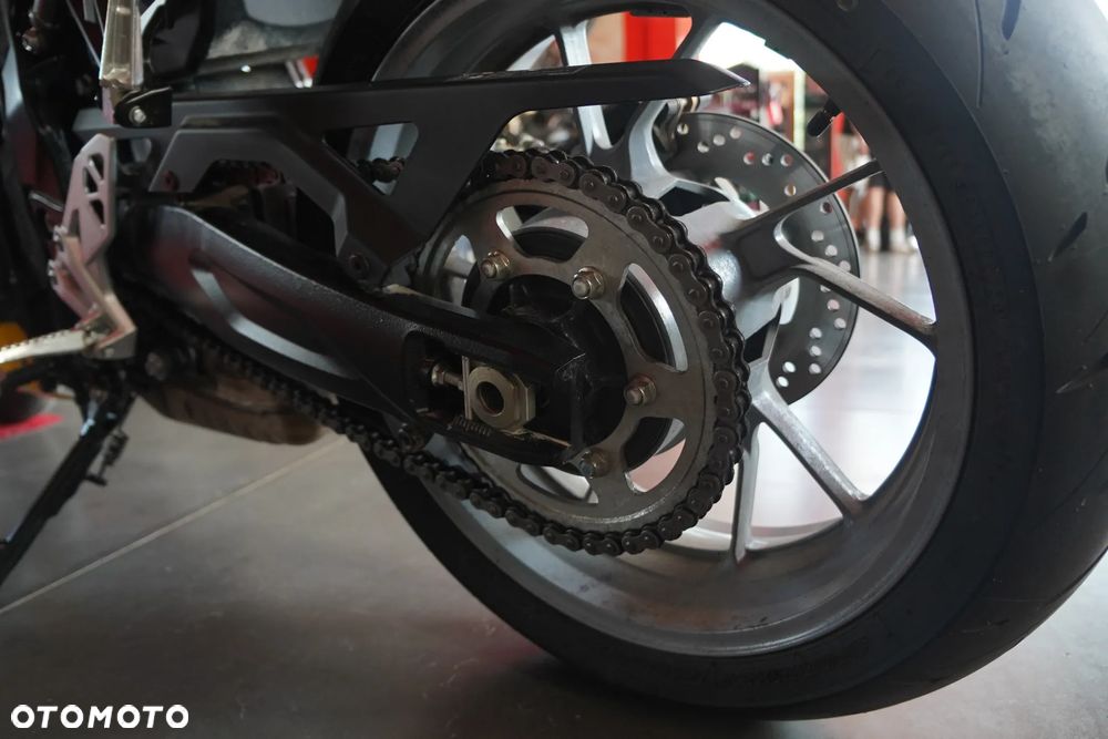 Suzuki GSX - 6