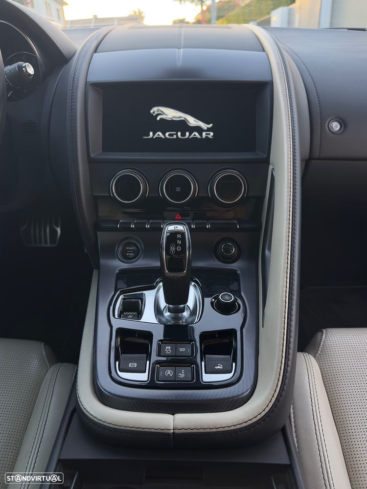 Jaguar F-Type - 12