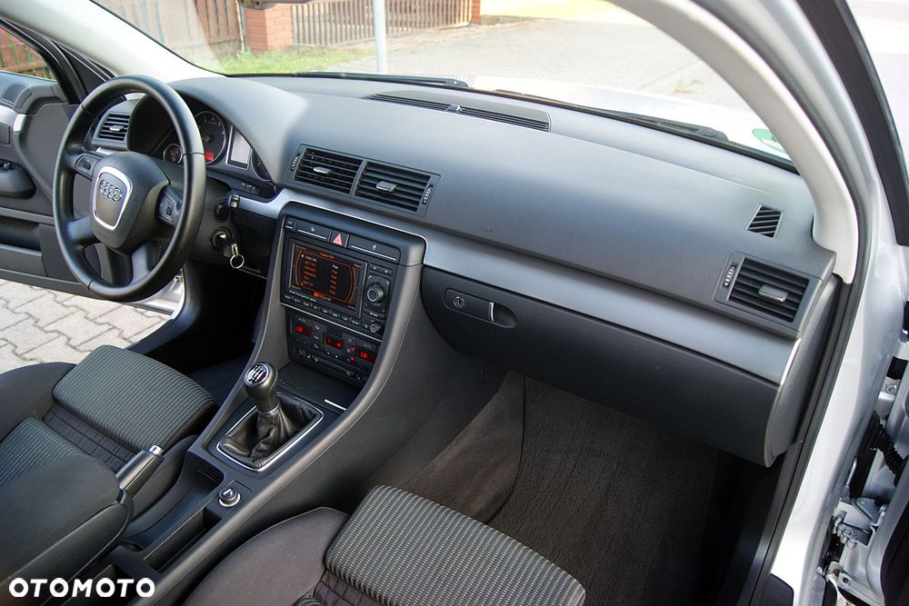 Audi A4 Limousine - 28