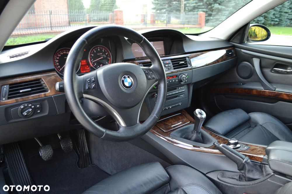 BMW Seria 3 325i - 23
