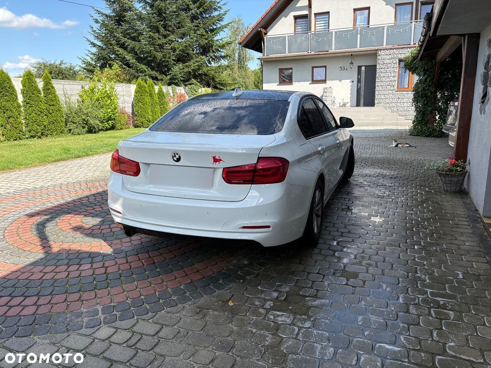 BMW Seria 3 318i - 5
