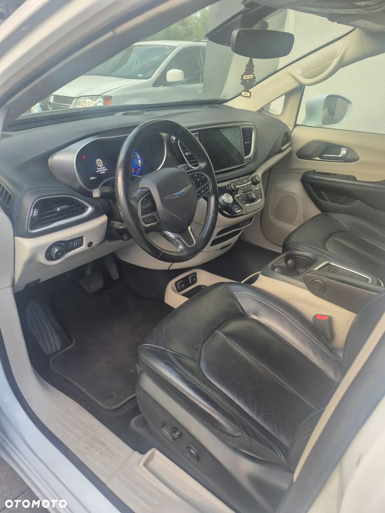 Chrysler Pacifica - 15