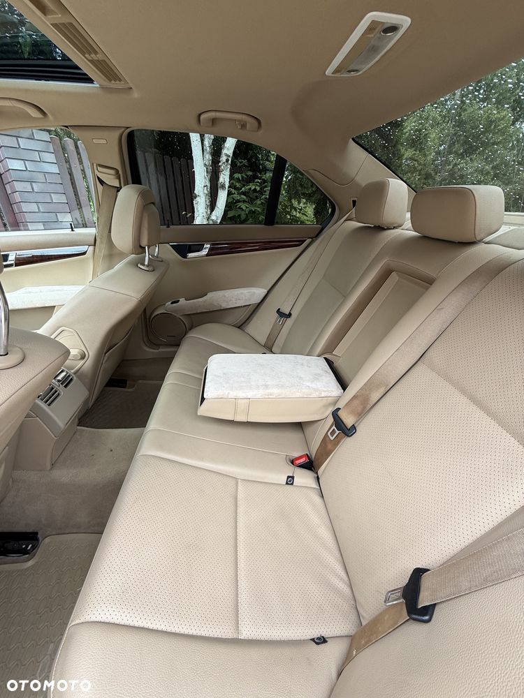 Mercedes-Benz Klasa C 300 Avantgarde 4-Matic - 11