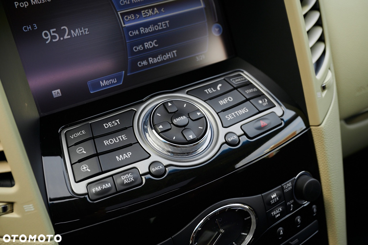 Infiniti QX70 3.0d S - 37