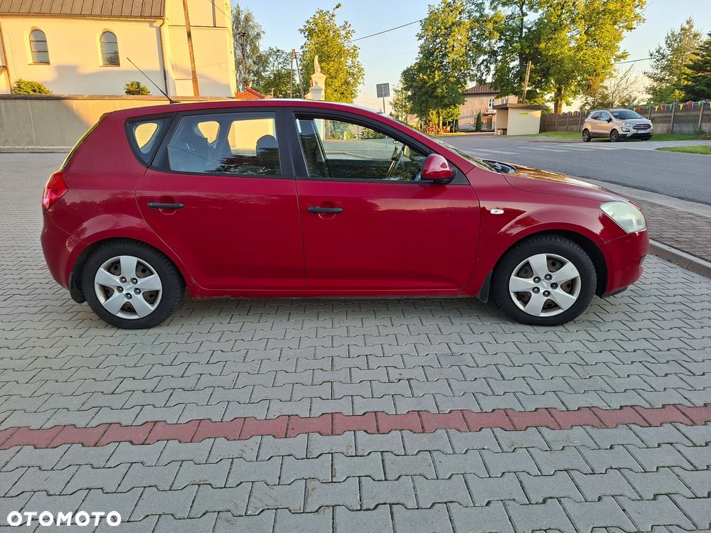 Kia Ceed - 13