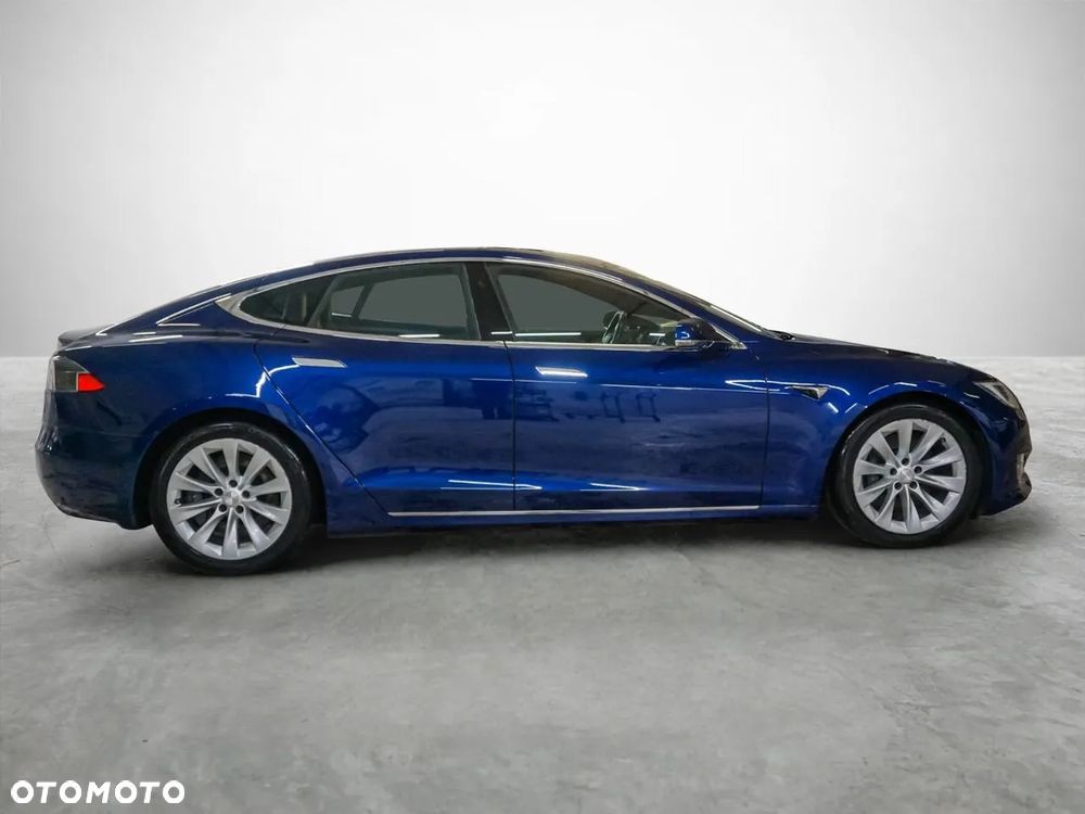 Tesla Model S - 9