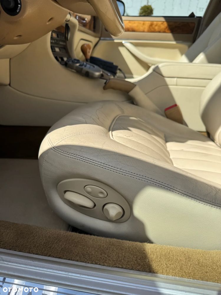 Jaguar XJ - 12
