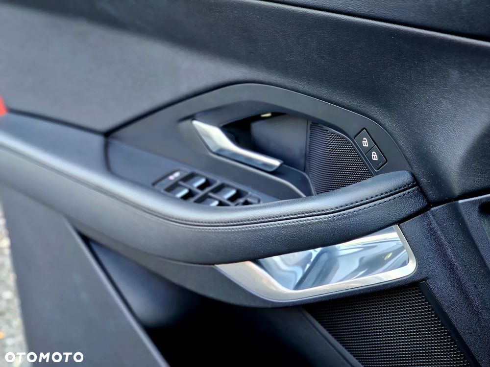 Jaguar E-Pace 1.5 P160 mHEV S - 13