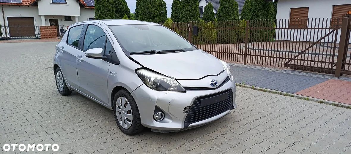 Toyota Yaris Hybrid 100 Dynamic - 1