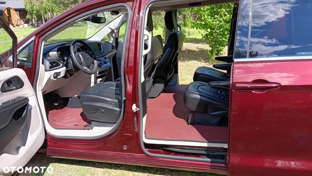 Chrysler Pacifica - 9