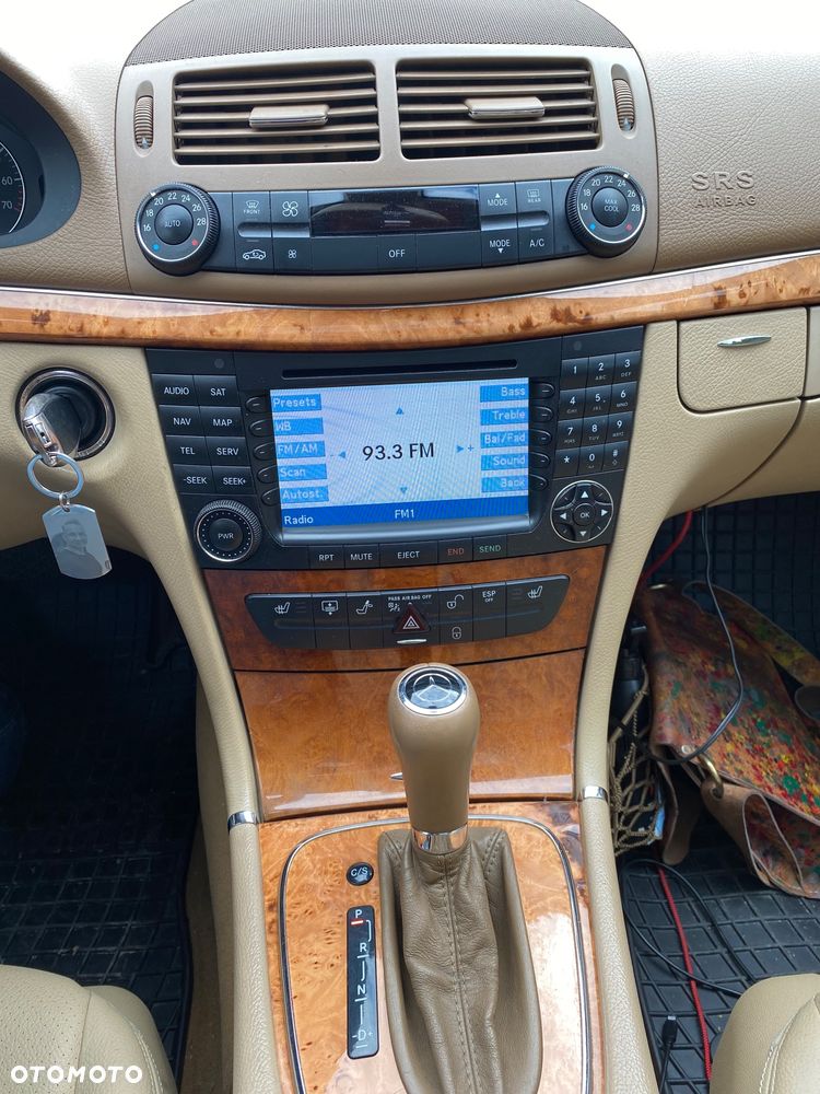 Mercedes-Benz Klasa E 350 7G-TRONIC Elegance - 27