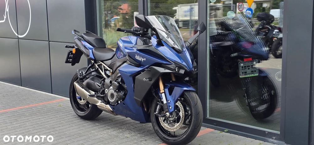 Suzuki GSX - 6
